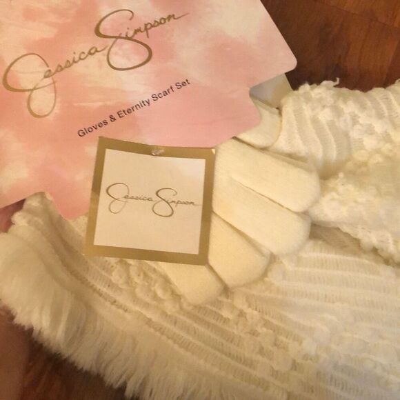 NWT Jessica Simpson, off-white gloves and eternity scarf set - Picture 6 of 6